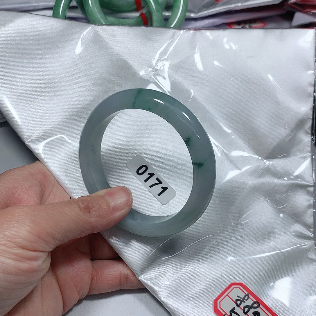 翡翠手镯未镶嵌天然缅甸A货翡翠手镯