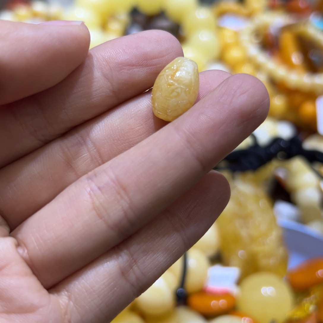 琥珀珠宝奇石未镶嵌