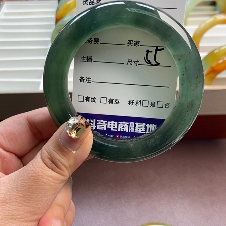 蛇纹石玉未镶嵌手镯挂件