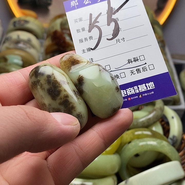 未镶嵌蛇纹石玉颈饰?****?