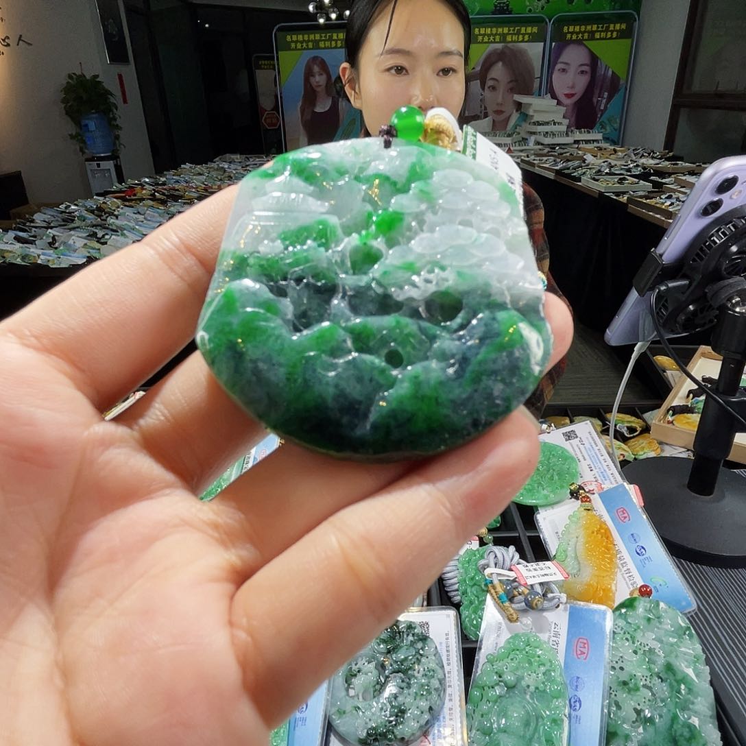 颈饰未镶嵌翡翠一