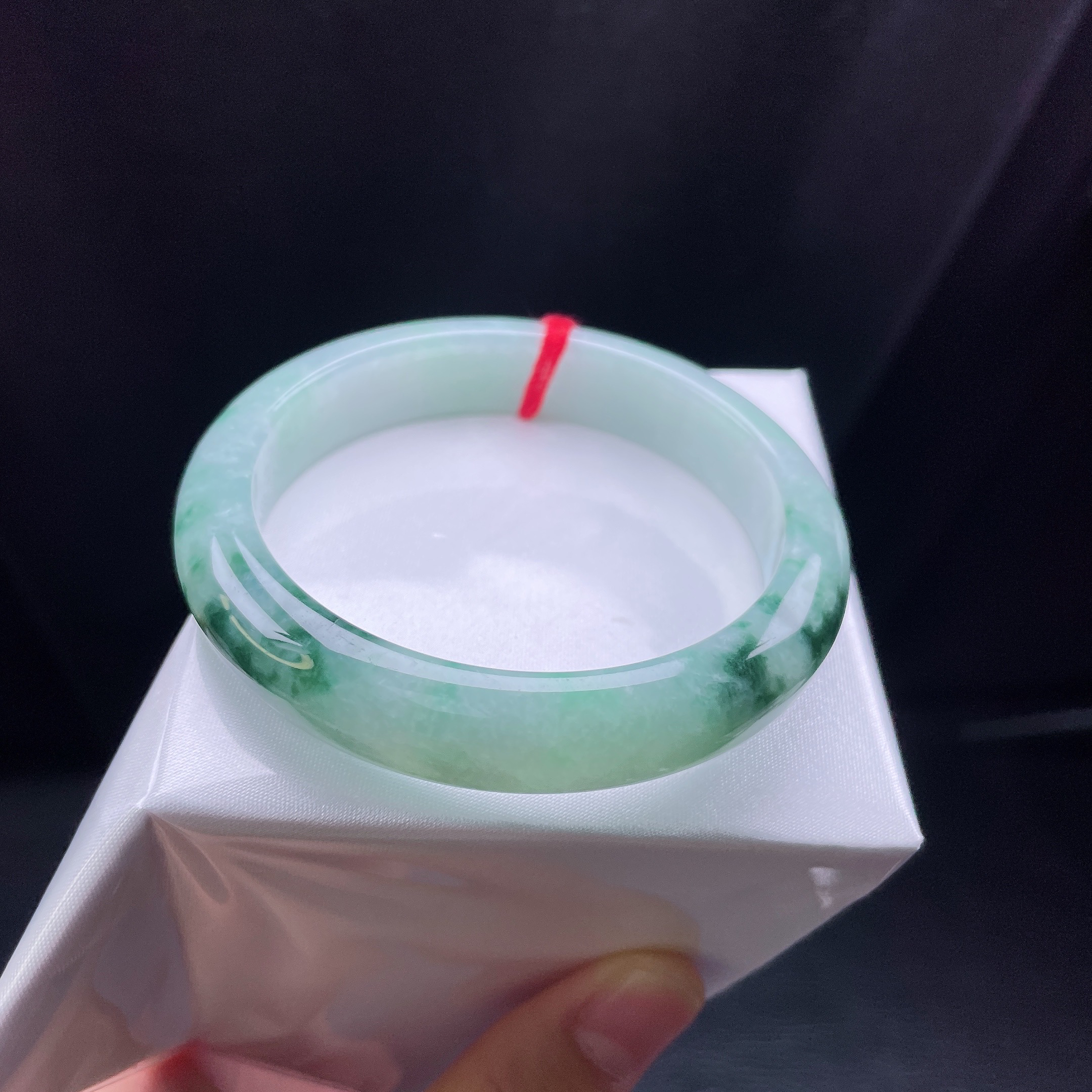 58圈糯化飘花宽边手镯 有纹