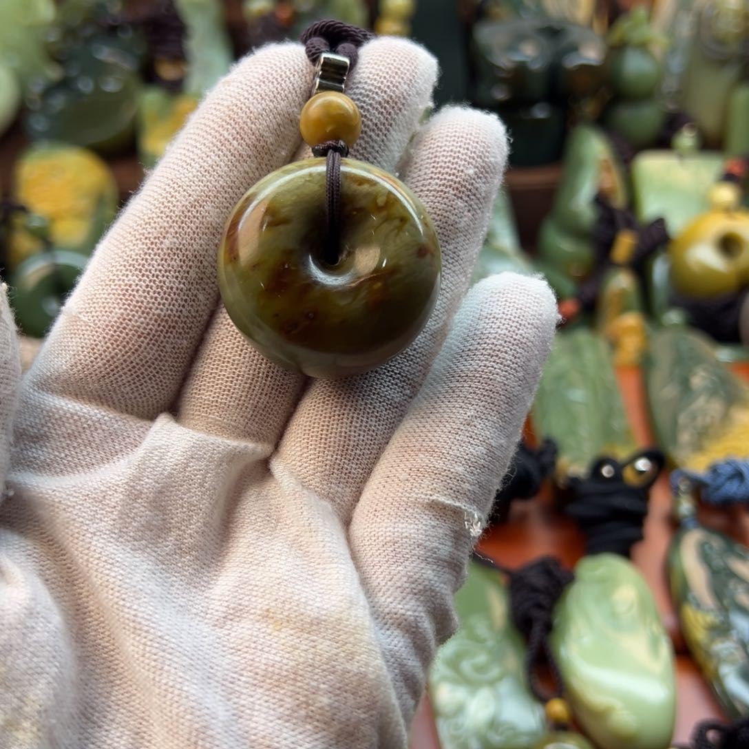 岫岩河磨玉（透闪石质玉）未镶嵌颈饰