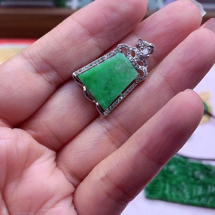 翡翠颈饰银S925镶嵌翡翠