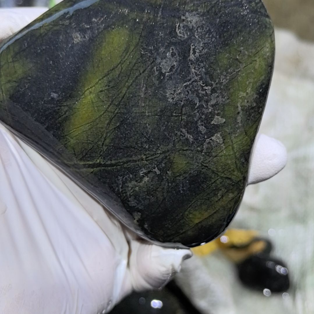 颜***姐藏玉药王石原石一个摆件一个