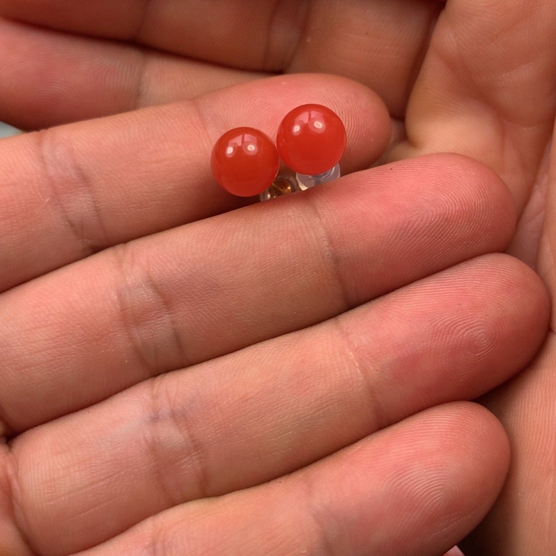 18K金镶嵌耳钉南红玛瑙