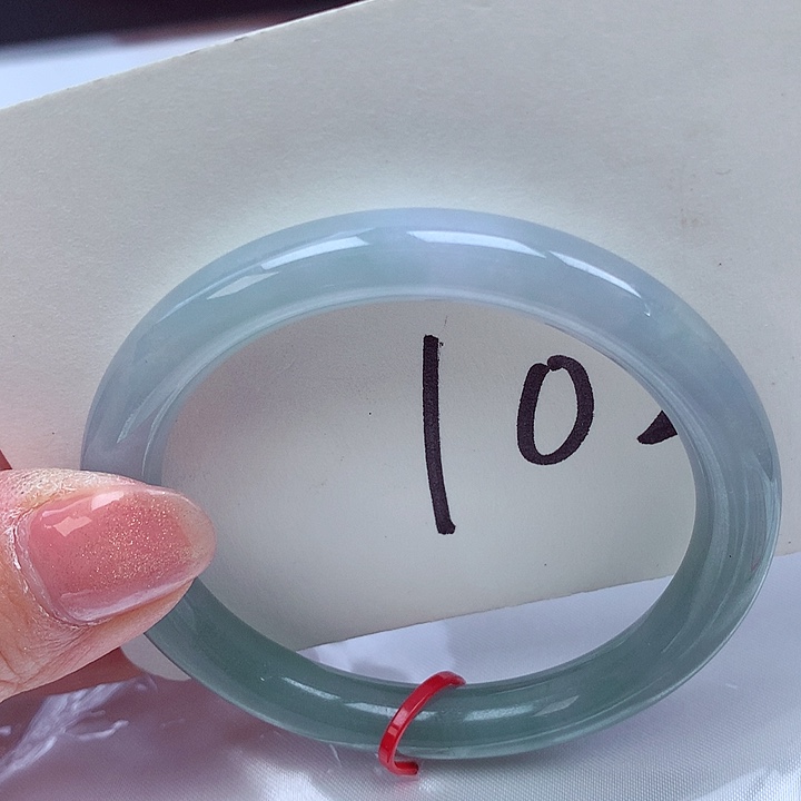 翡翠手镯未镶嵌翡翠