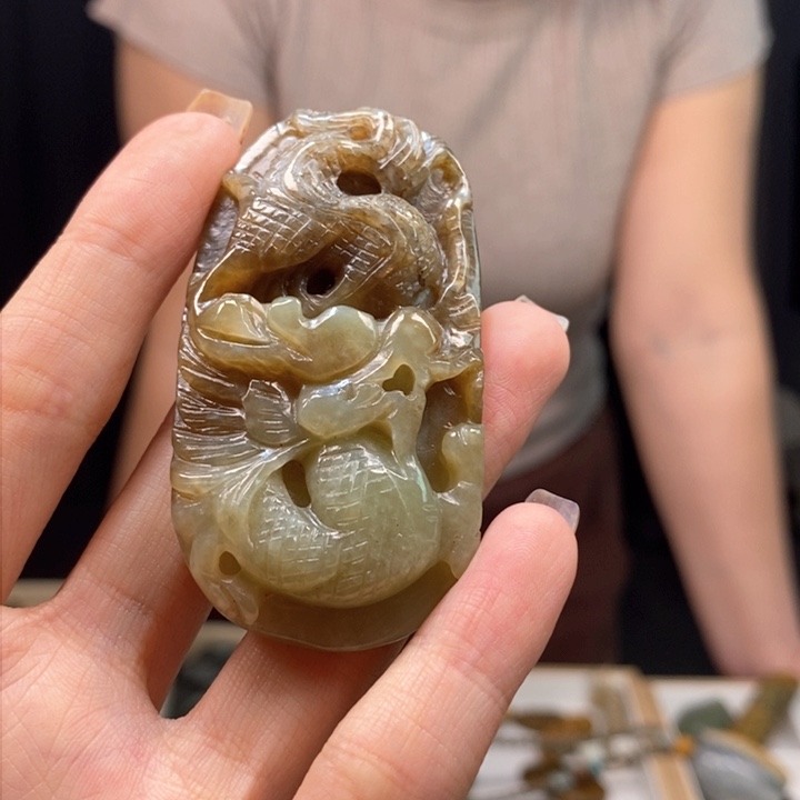 岫岩河磨玉（透闪石质玉）颈饰未镶嵌