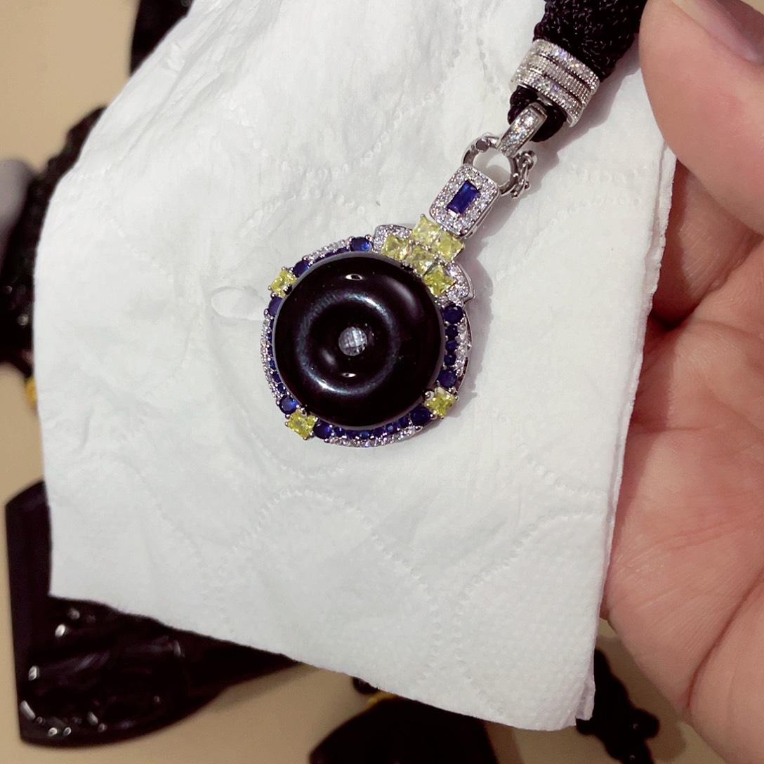 翡翠颈饰未镶嵌翡翠