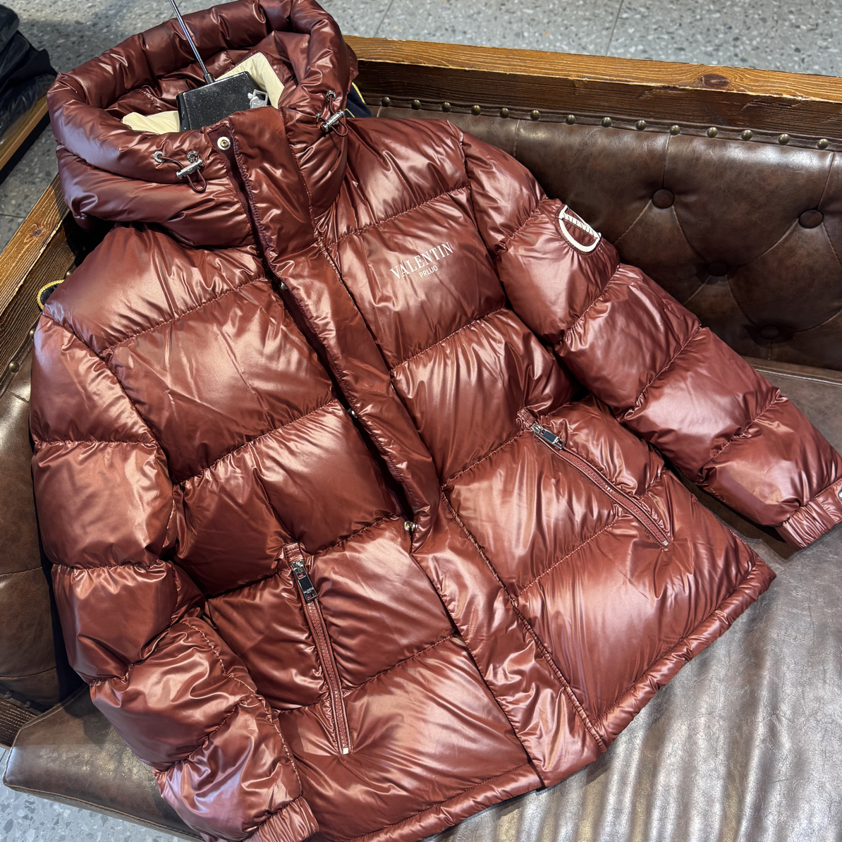 瓦伦丁超轻鸭绒羽绒服