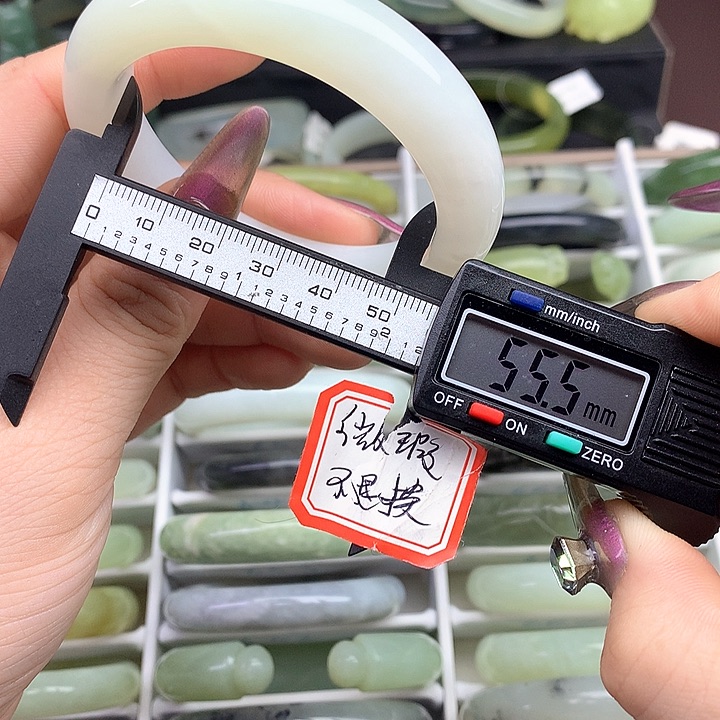 蛇纹石玉手镯未镶嵌648