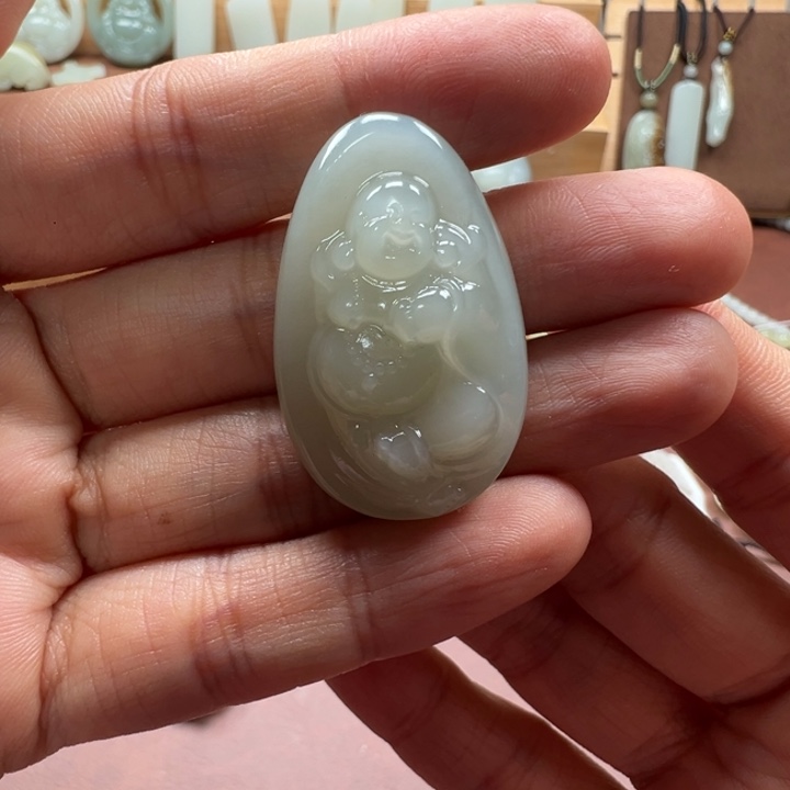 和田玉未镶嵌颈饰且末佛