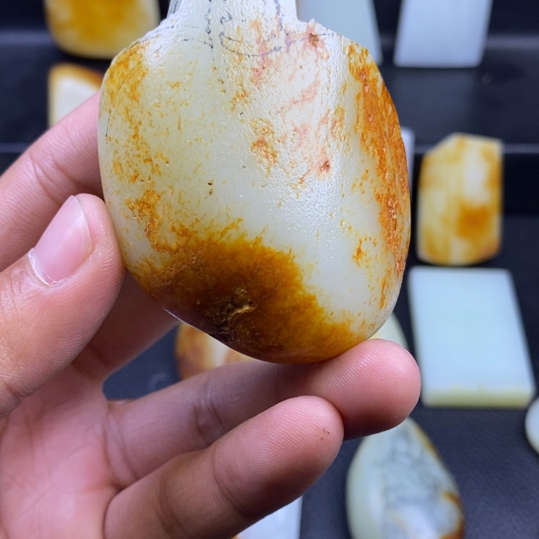 未镶嵌吊坠定制和田玉山****照