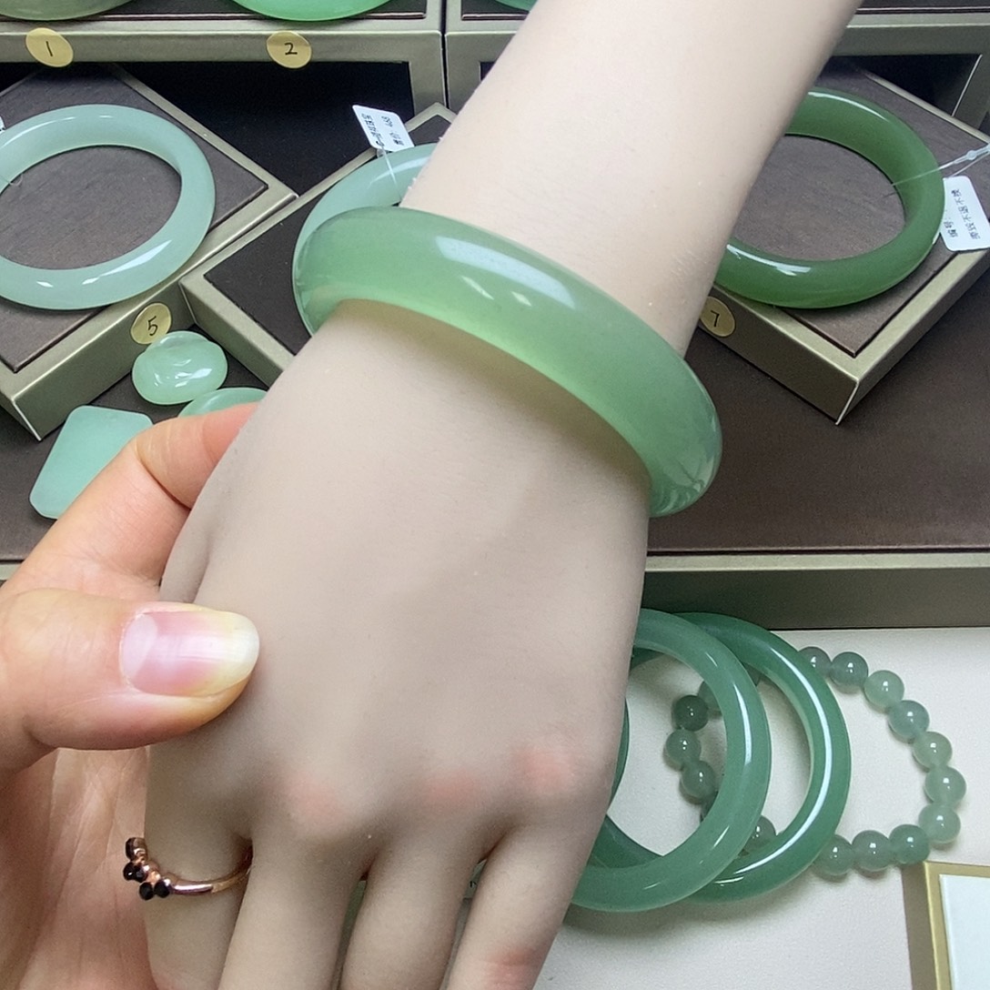 东陵石未镶嵌手镯