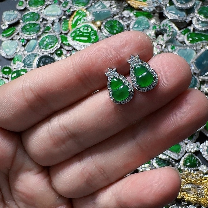 翡翠颈饰未镶嵌天然A货翡翠放漏