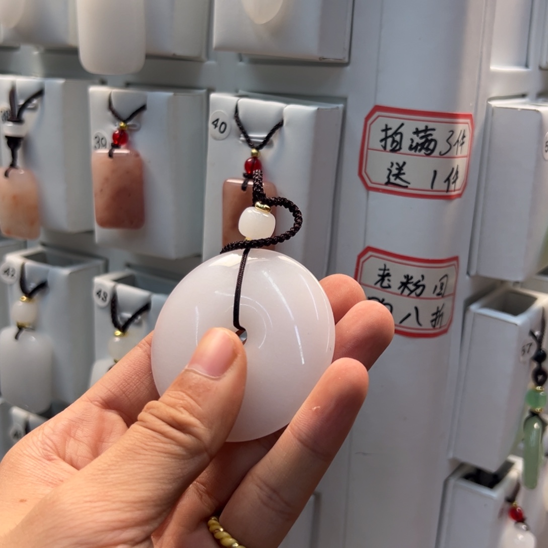 L***5石英质玉（非洲翠）合金颈饰