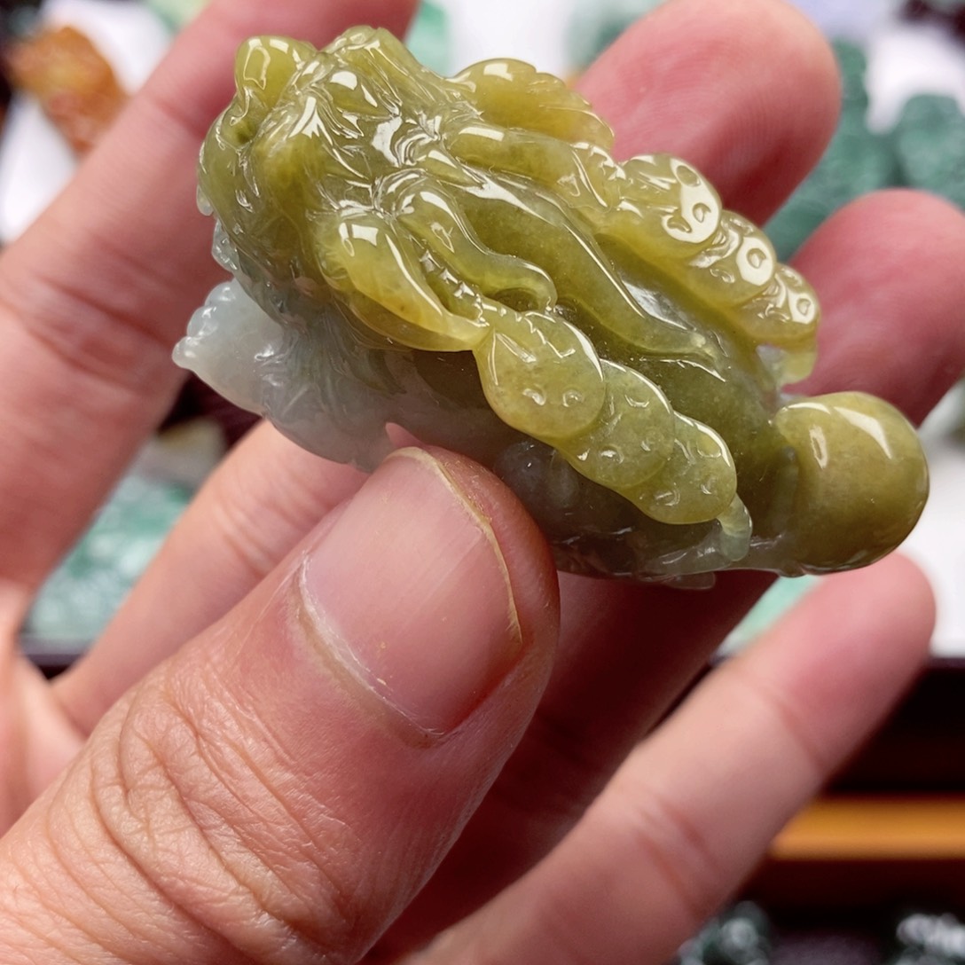 翡翠颈饰未镶嵌翡翠