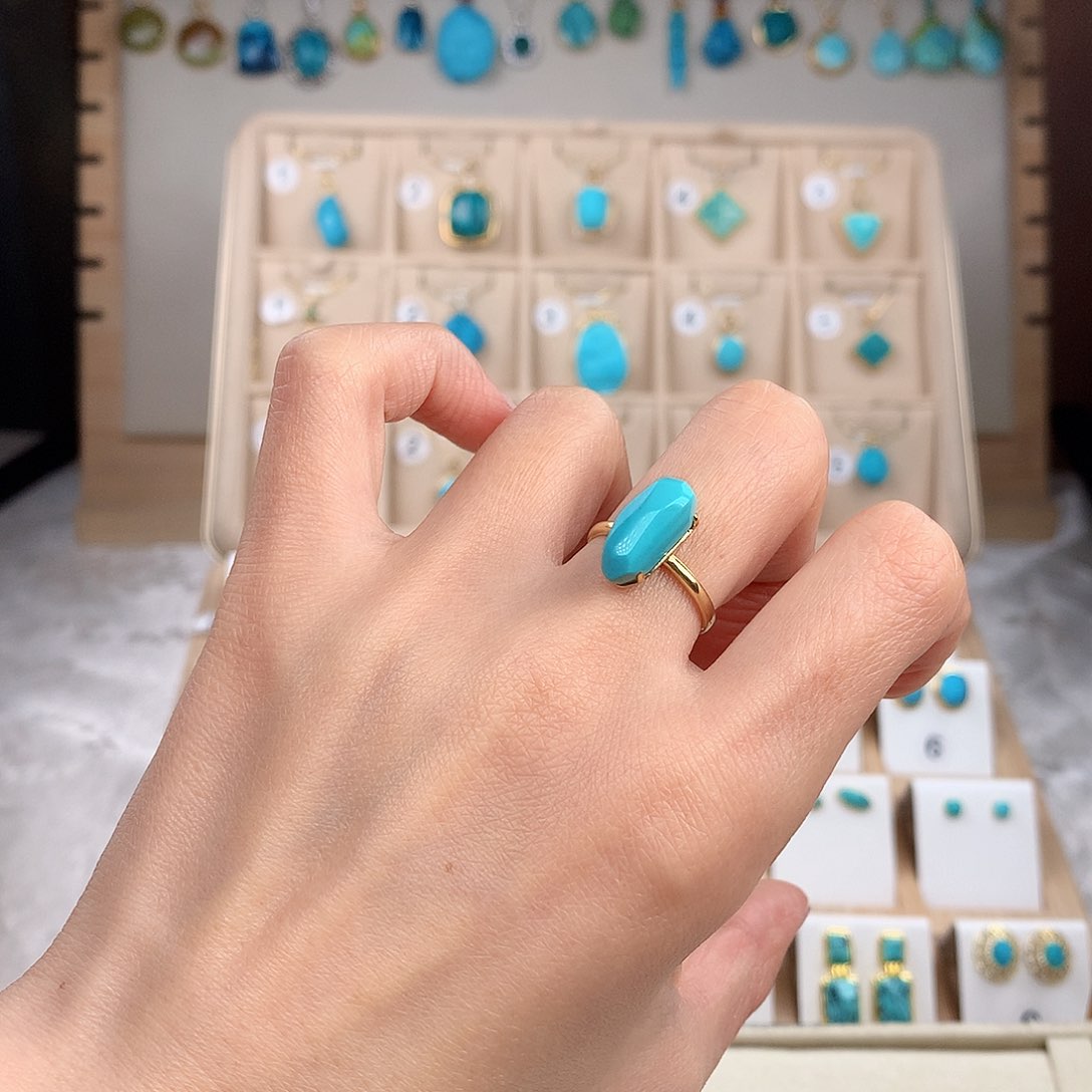 绿松石戒指18K金镶嵌