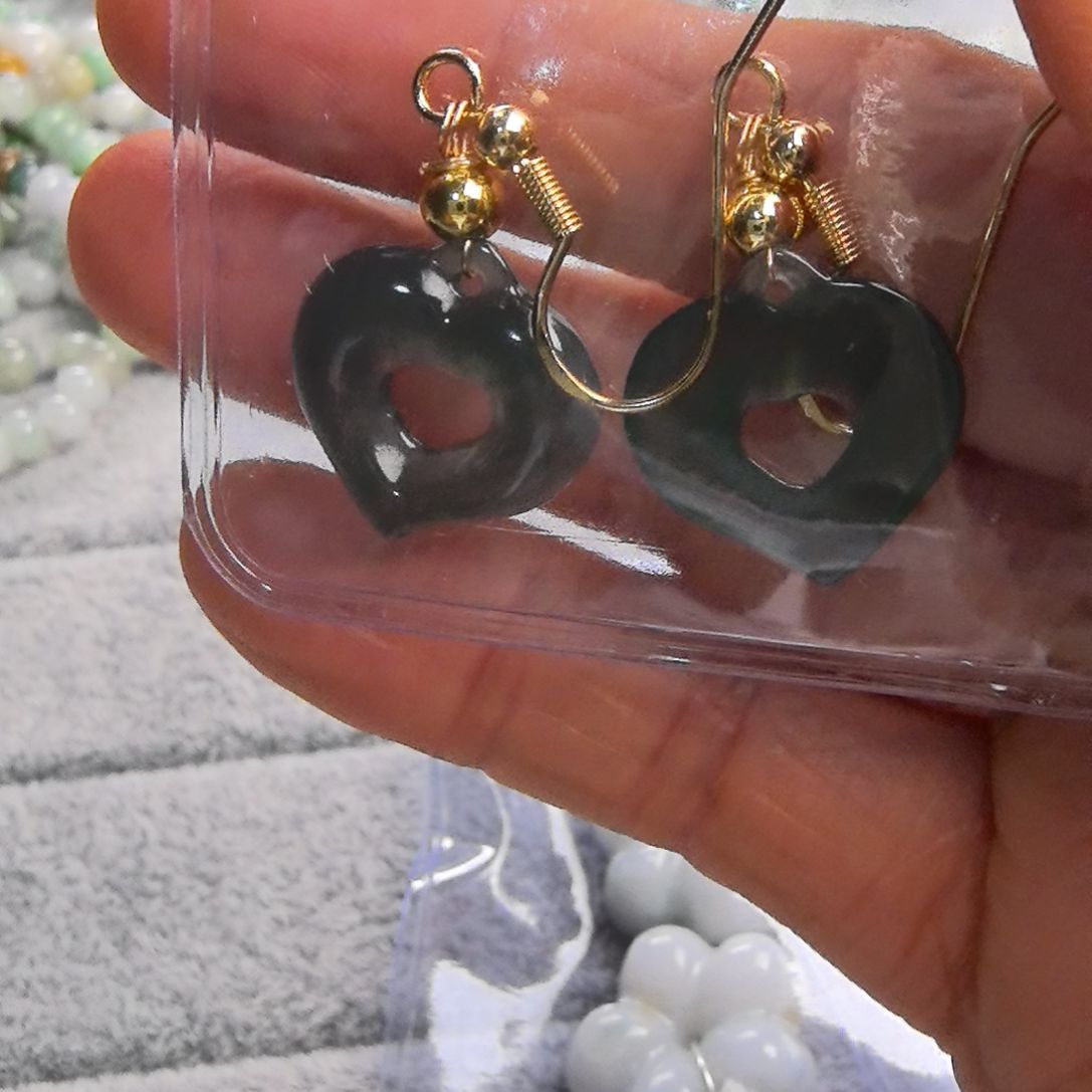 翡翠颈饰未镶嵌耳沟