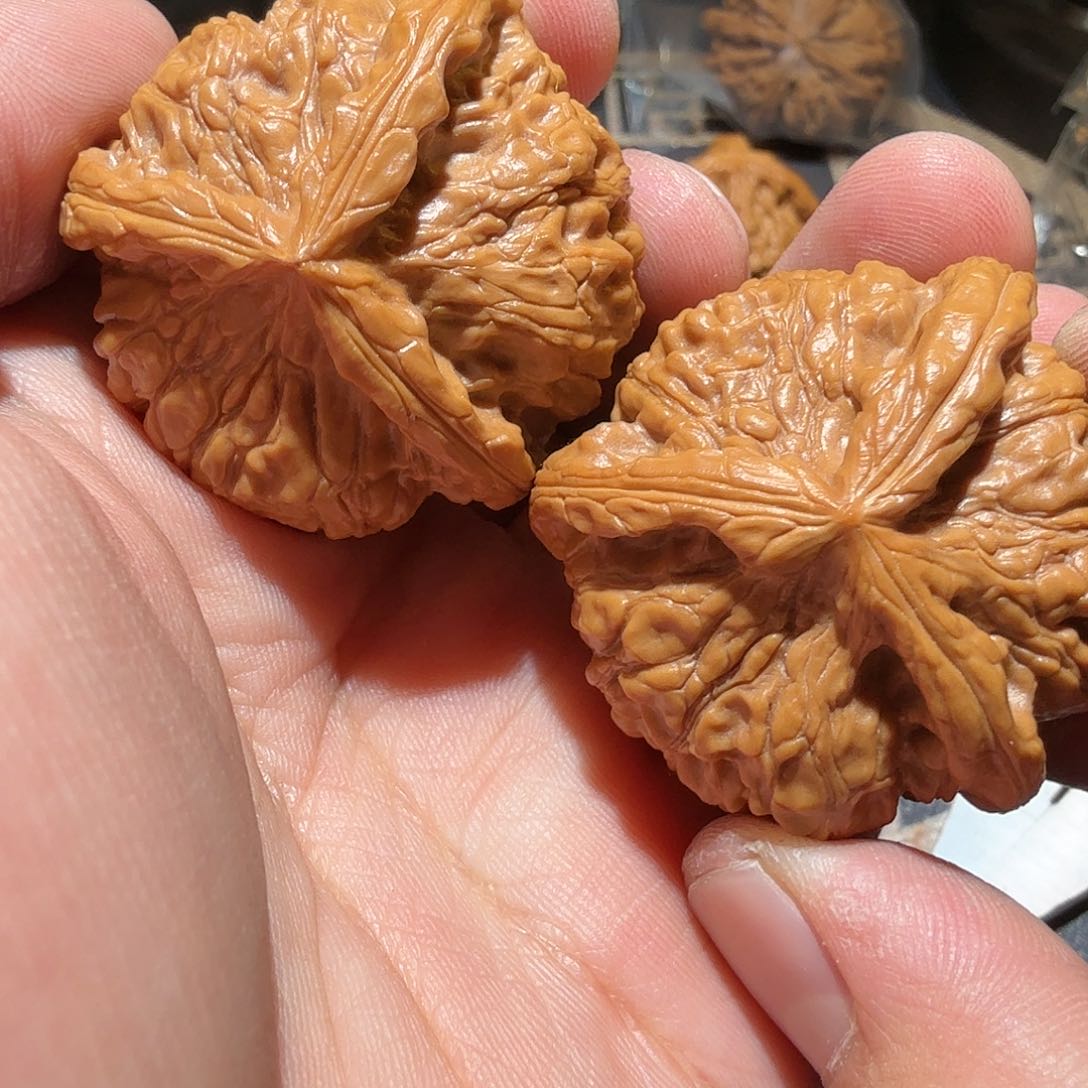 文玩核桃把件玉玺三棱奔