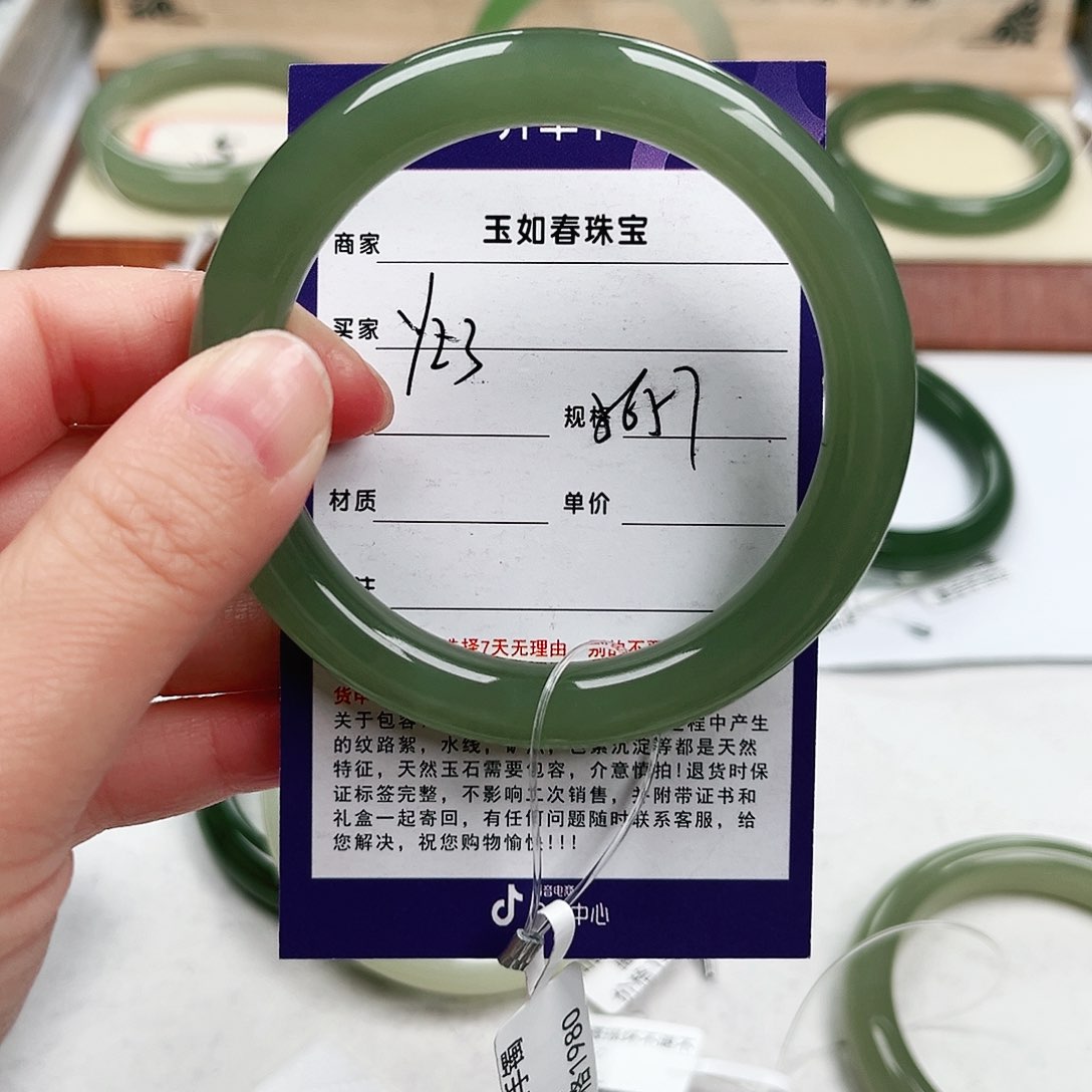 和田玉手镯未镶嵌小**士