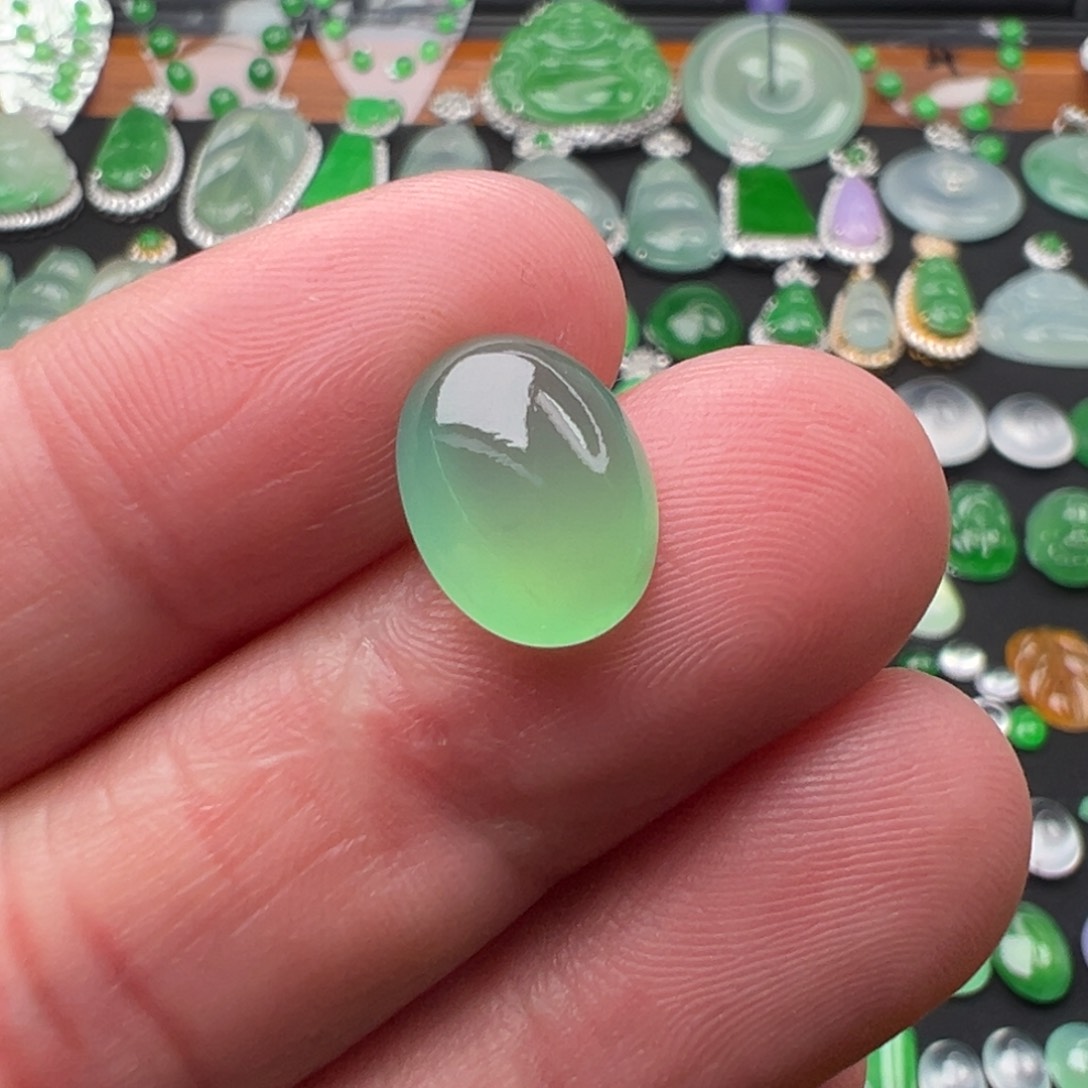 翡翠颈饰未镶嵌蛋面12.6