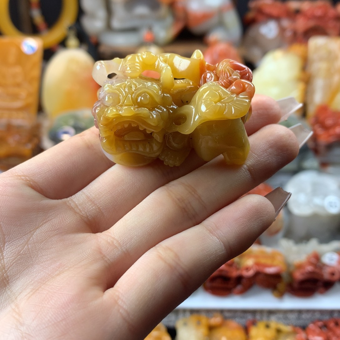 石英质玉（黄龙玉）挂件未镶嵌