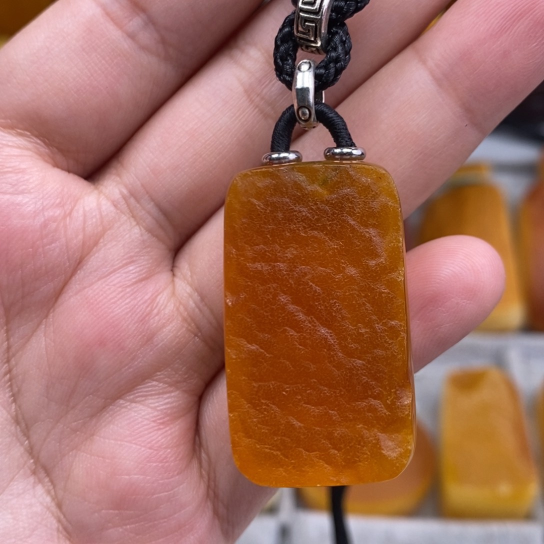 琥珀吊坠(赠链)未镶嵌