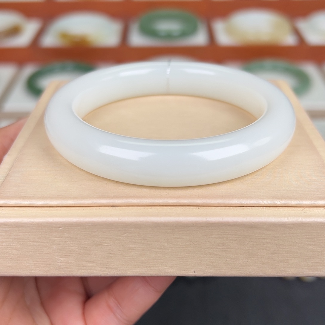 向***～和田玉未镶嵌手镯白玉