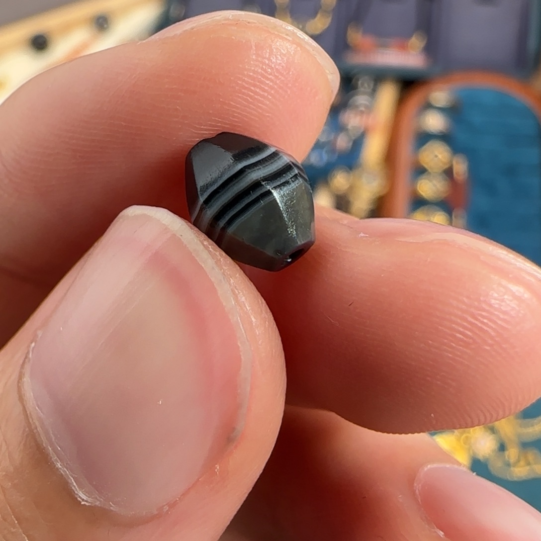 玛瑙/玉髓八棱缠丝未镶嵌