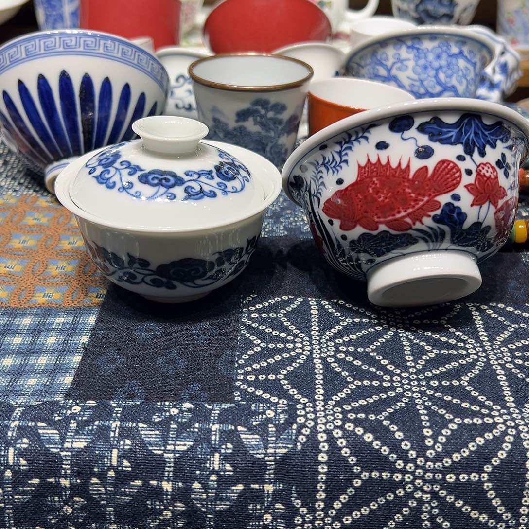 A***丫手工青花如意缠枝莲盖碗釉里红鱼藻纹压手