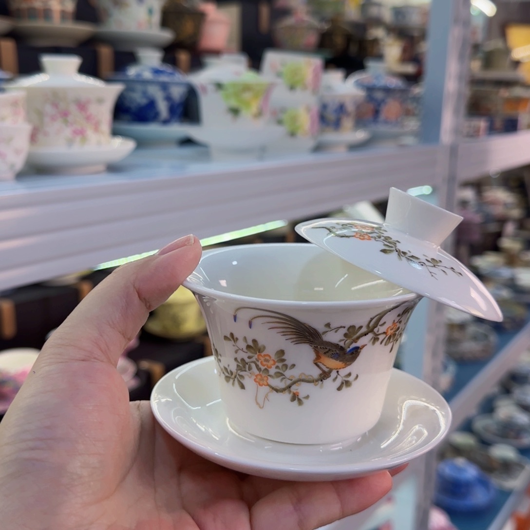 瓷片盖碗很精致很好看