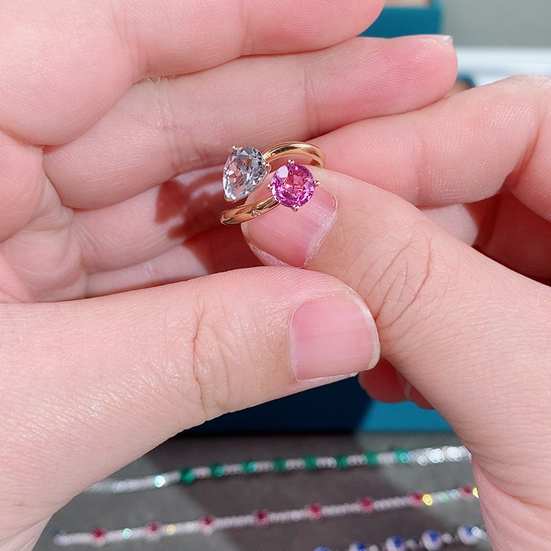 彩色蓝宝石戒指18K金镶嵌吉尔德无烧1.235克拉