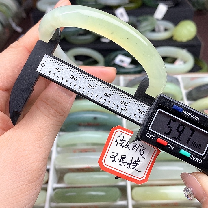 蛇纹石玉手镯未镶嵌481