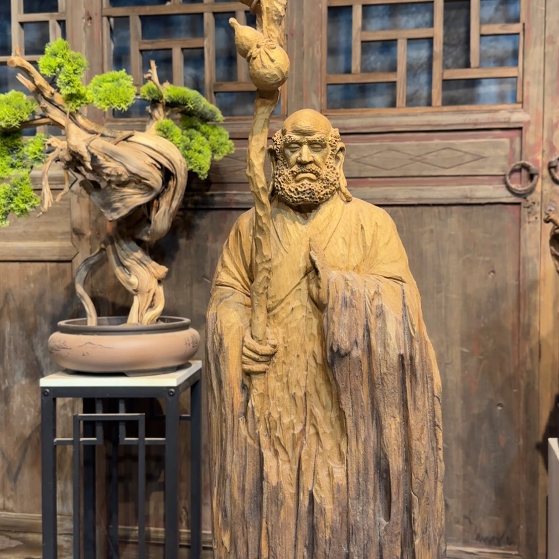 彭***里香樟木达摩祖师桌面