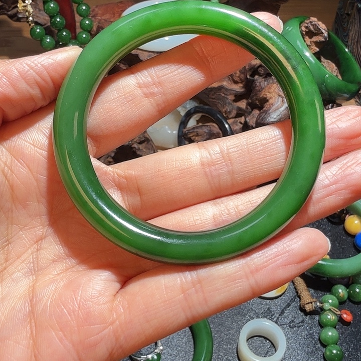 和田玉（碧玉）未镶嵌手镯俄碧 辣阳绿