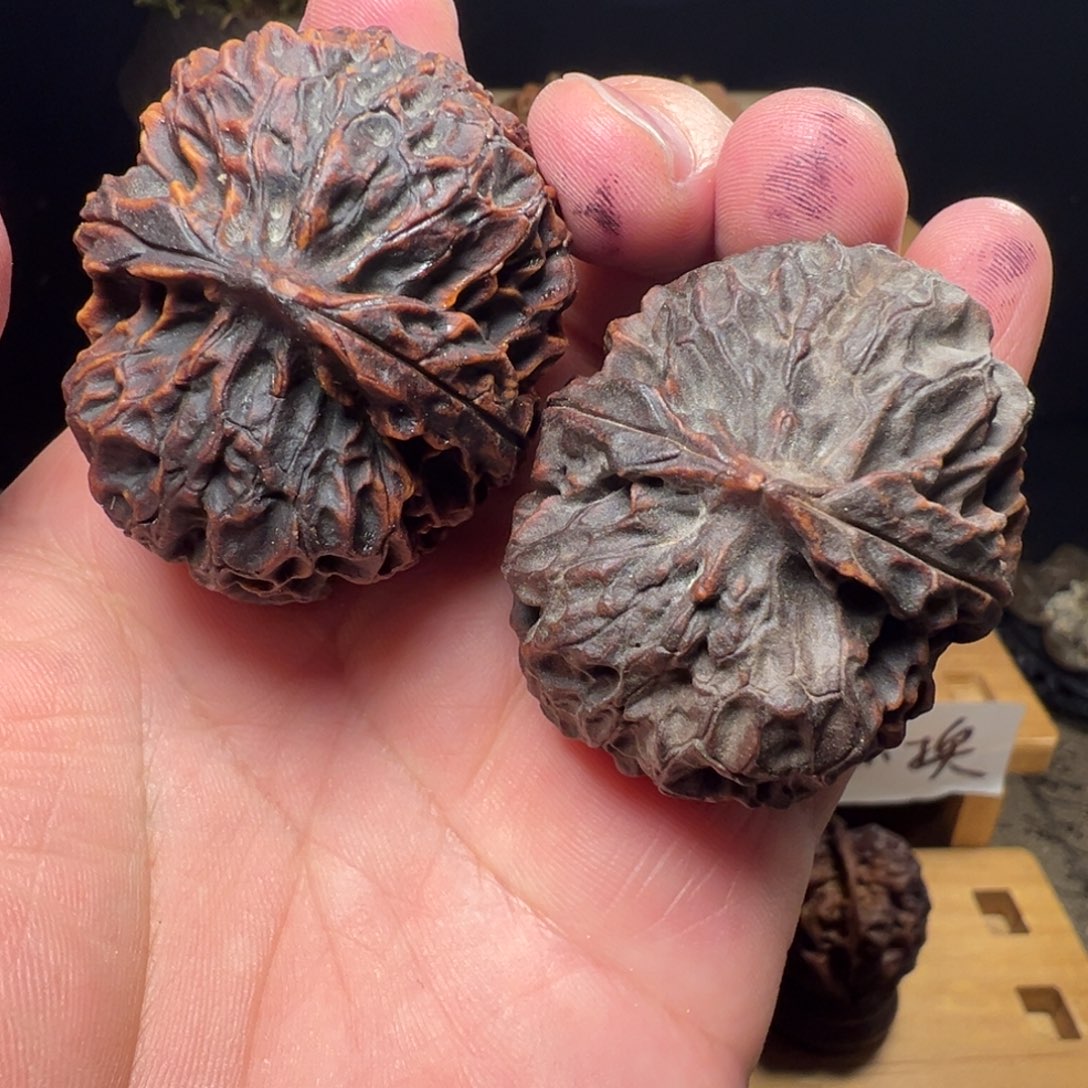 文玩核桃吊坠凤凰牡丹45mm