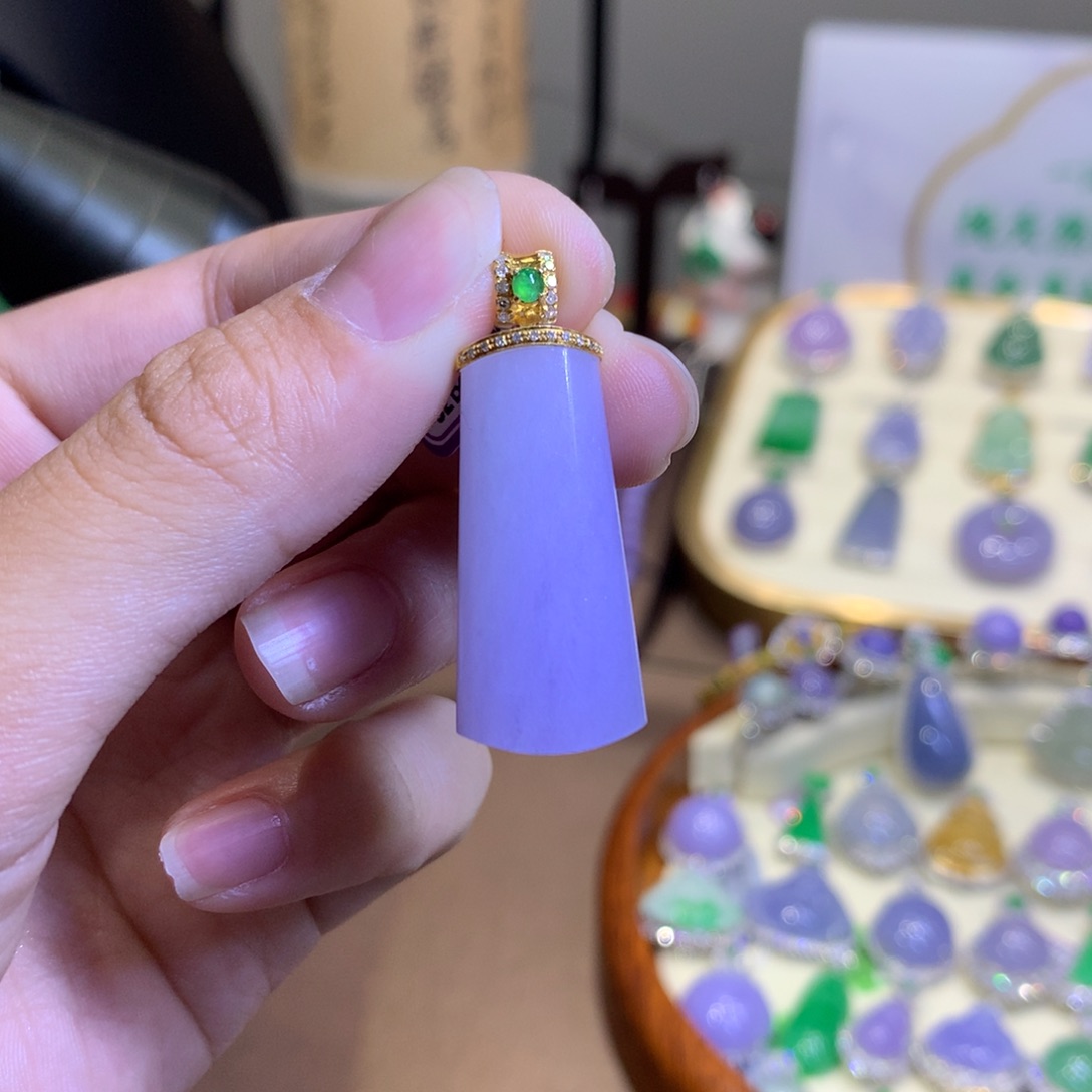 翡翠18K金镶嵌颈饰翡翠