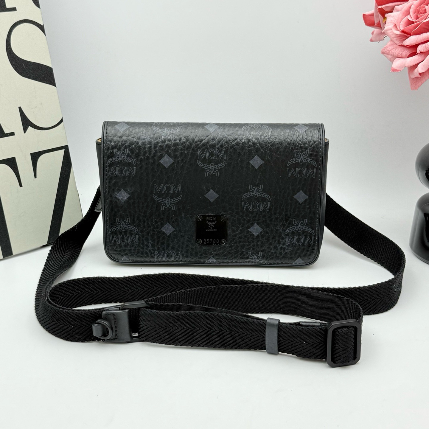 95新 MCM MCM xy 9260 黑色斜挎包