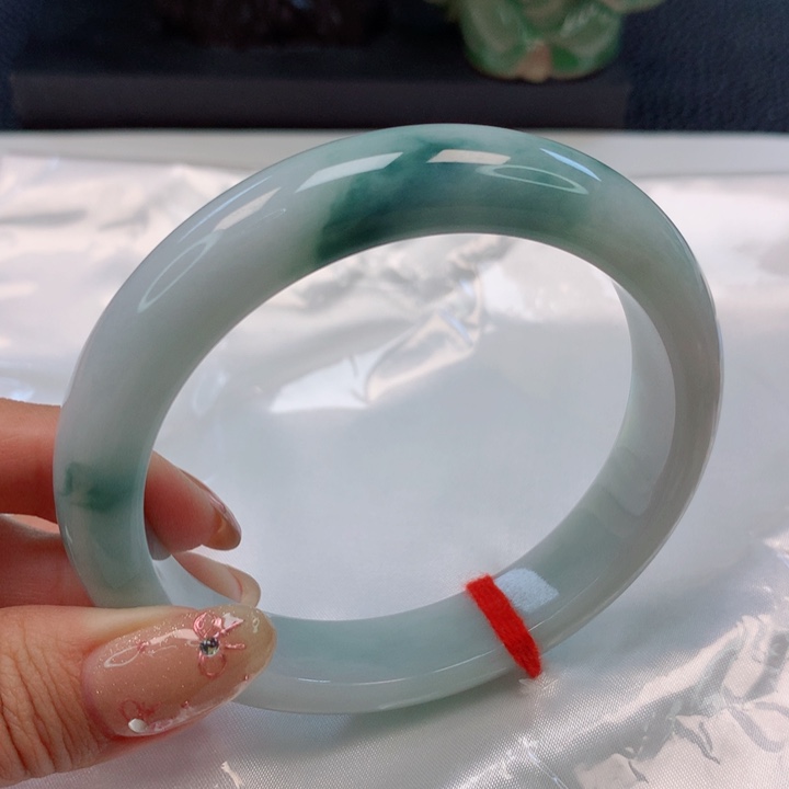 翡翠手镯未镶嵌61圈