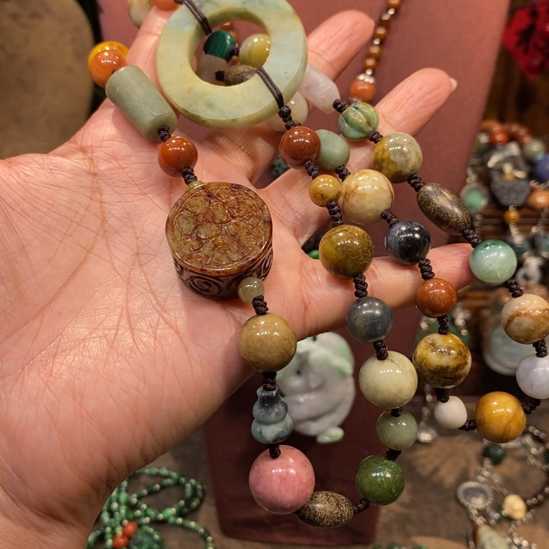 翡翠吊坠(赠链)未镶嵌