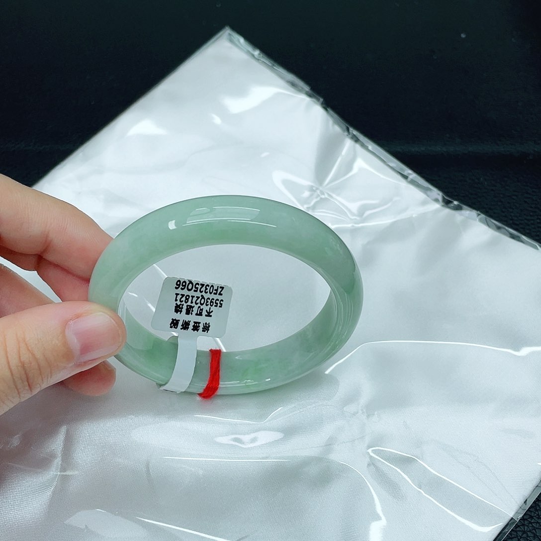 翡翠手镯未镶嵌正55.5