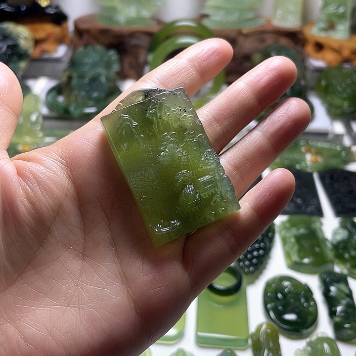 蛇纹石玉颈饰未镶嵌