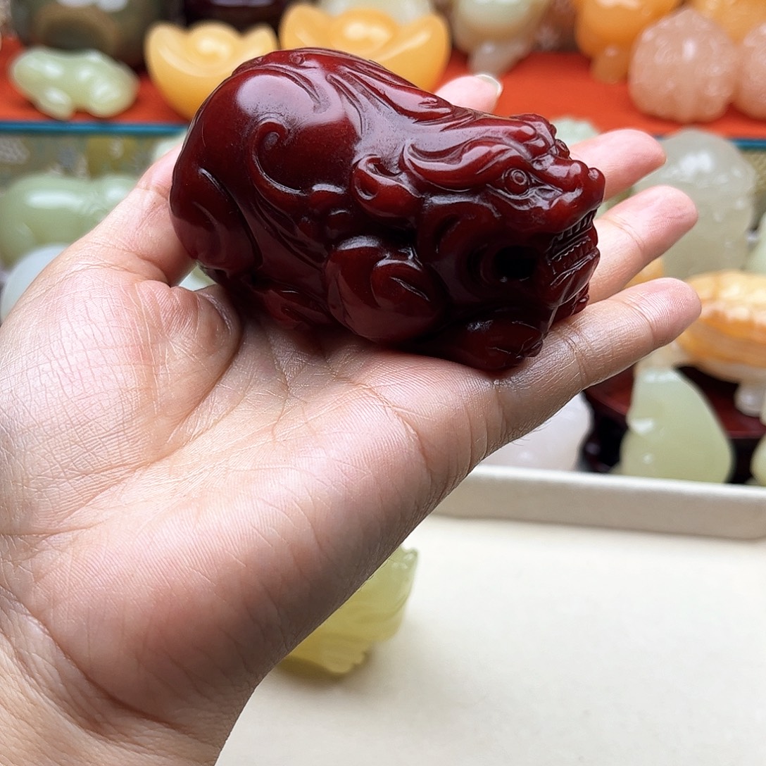 赤***字石材貔貅手吧摆件
