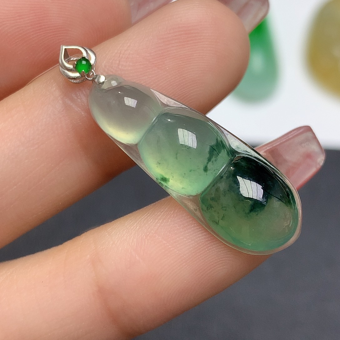 翡翠颈饰18K金镶嵌福豆