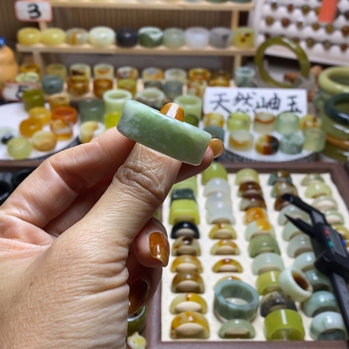 李***岫玉未镶嵌戒圈岫玉精品指环