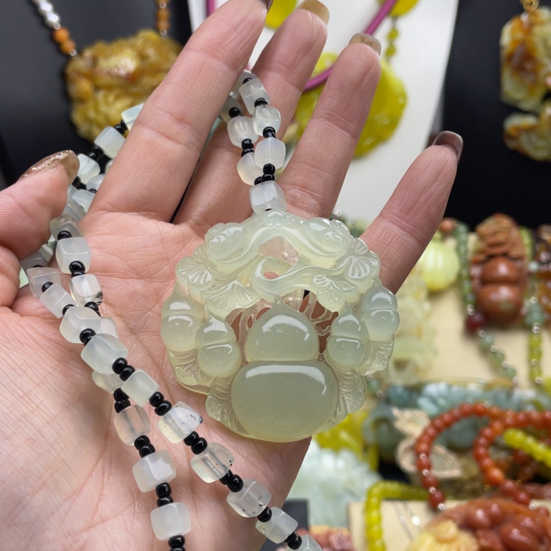 未镶嵌蛇纹石玉颈饰