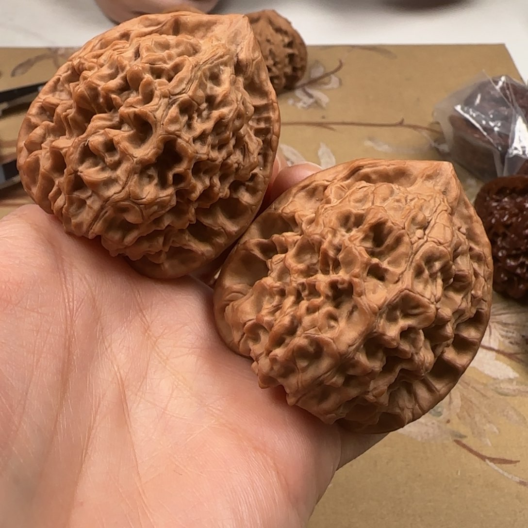 文玩核桃吊坠山地高官47-2