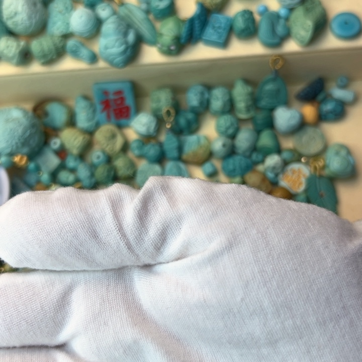 绿松石颈饰未镶嵌倾**恋