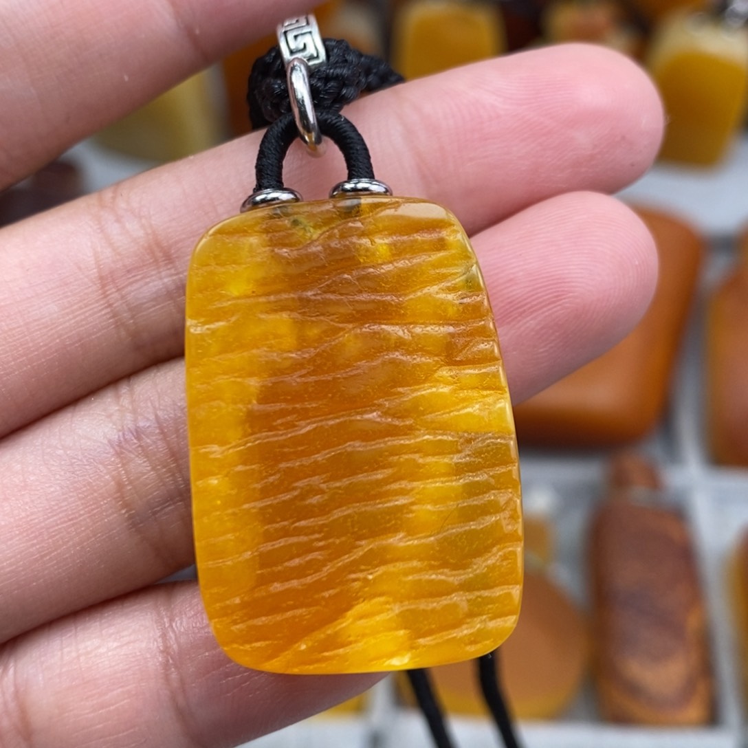 琥珀吊坠(赠链)未镶嵌